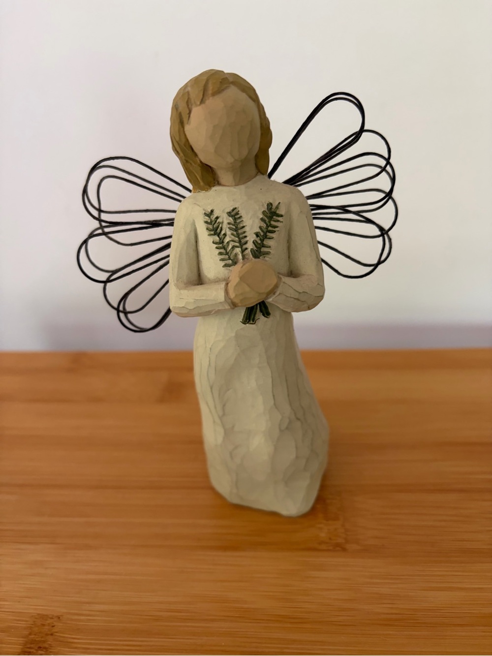 Willow Tree Angel of Remembrance Figurine Susan Lordi for Demdaco. 2001. 5”